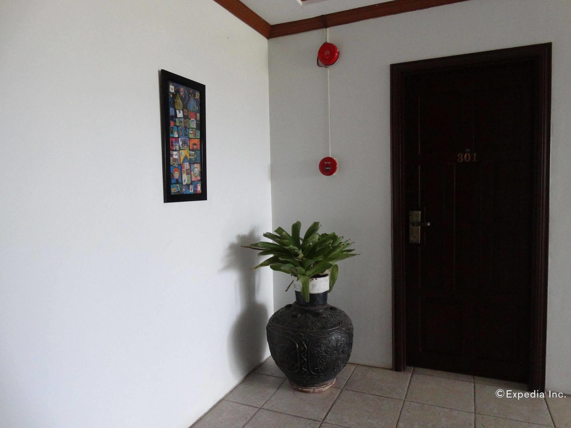 Ecoland Suites & Inn Davao Bagian luar foto