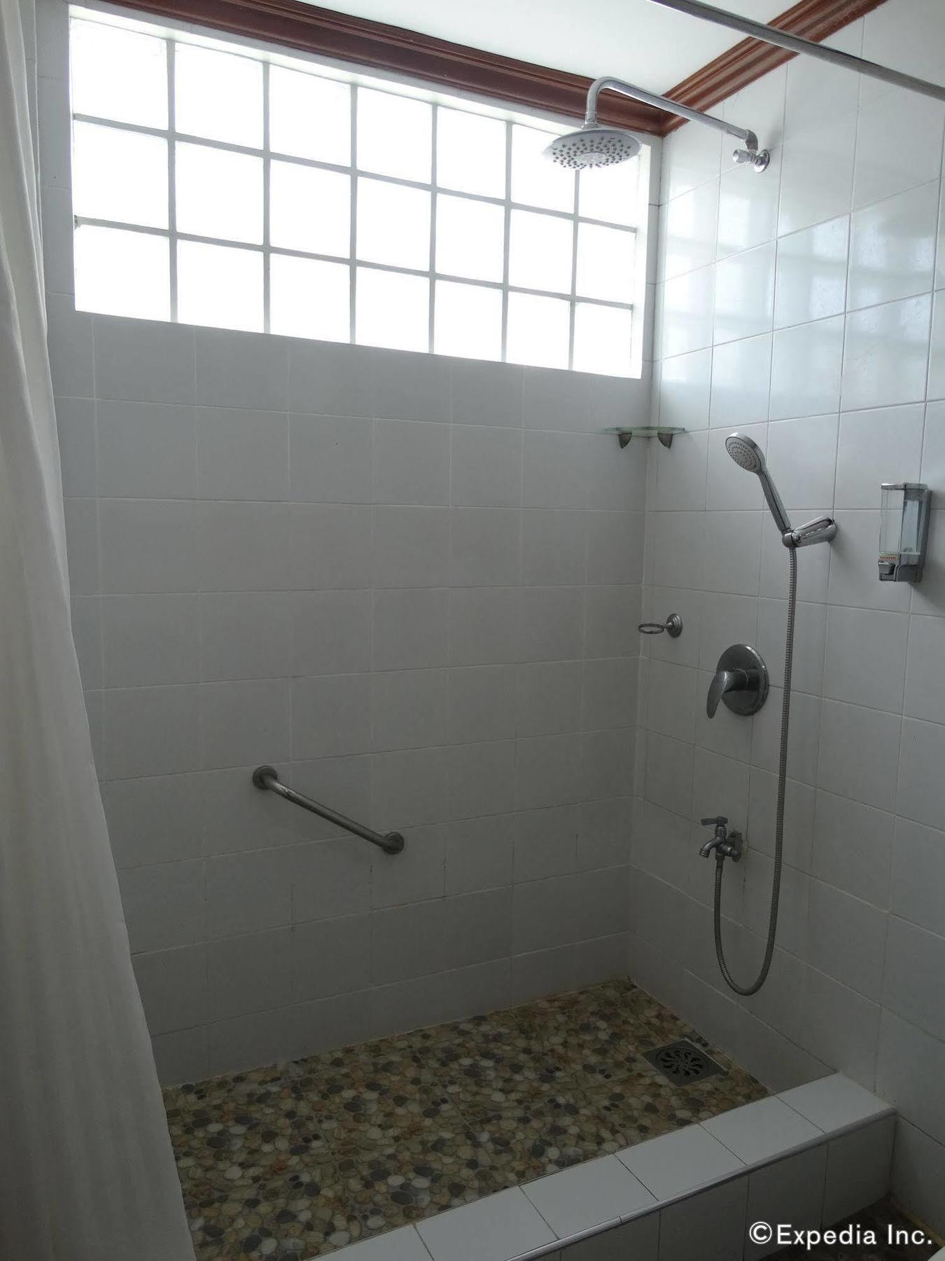 Ecoland Suites & Inn Davao Bagian luar foto